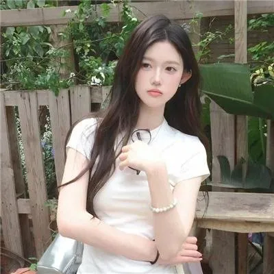 【日系青春物语】《花与爱丽丝》高清在线：两个女孩与一个男孩的谎言三角恋，青涩动人