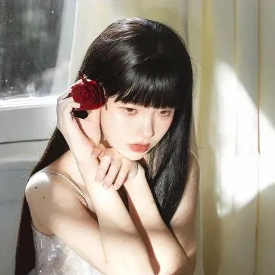 大尺度复仇惊悚《假面女郎》无删减版在线：容貌焦虑逼疯普通女孩，整容杀人走上绝路
