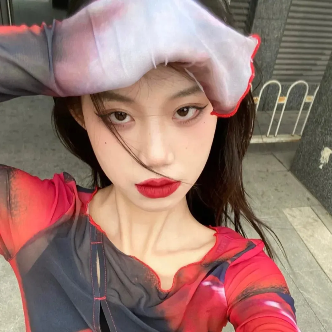 【日系青春物语】《花与爱丽丝》高清在线：两个女孩与一个男孩的谎言三角恋，青涩动人